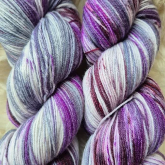 countrywide hand painted merino socks 4 ply | 100g 366 purples