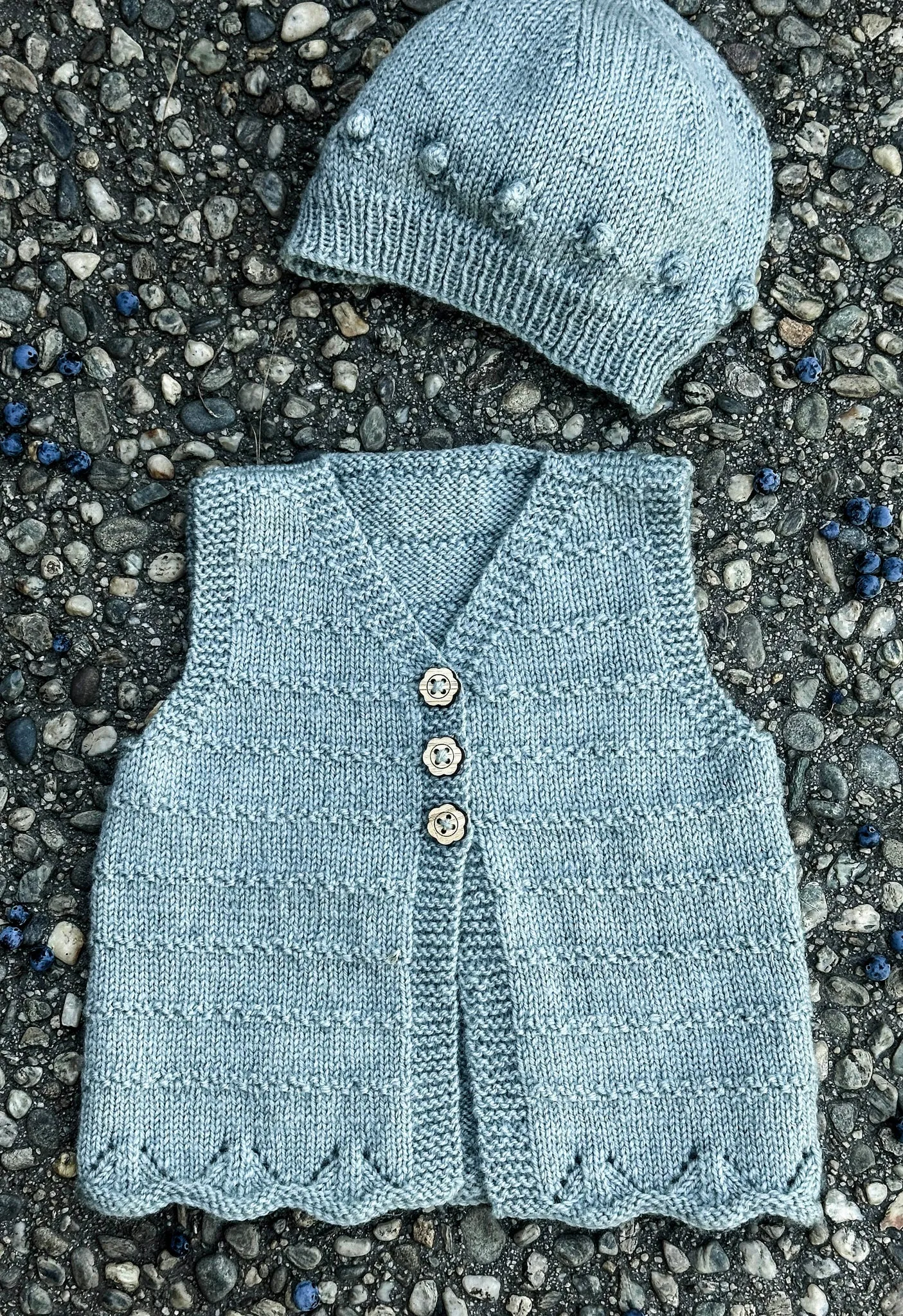 liberty vest and hat bc153 | lisa f knitting pattern 4 ply